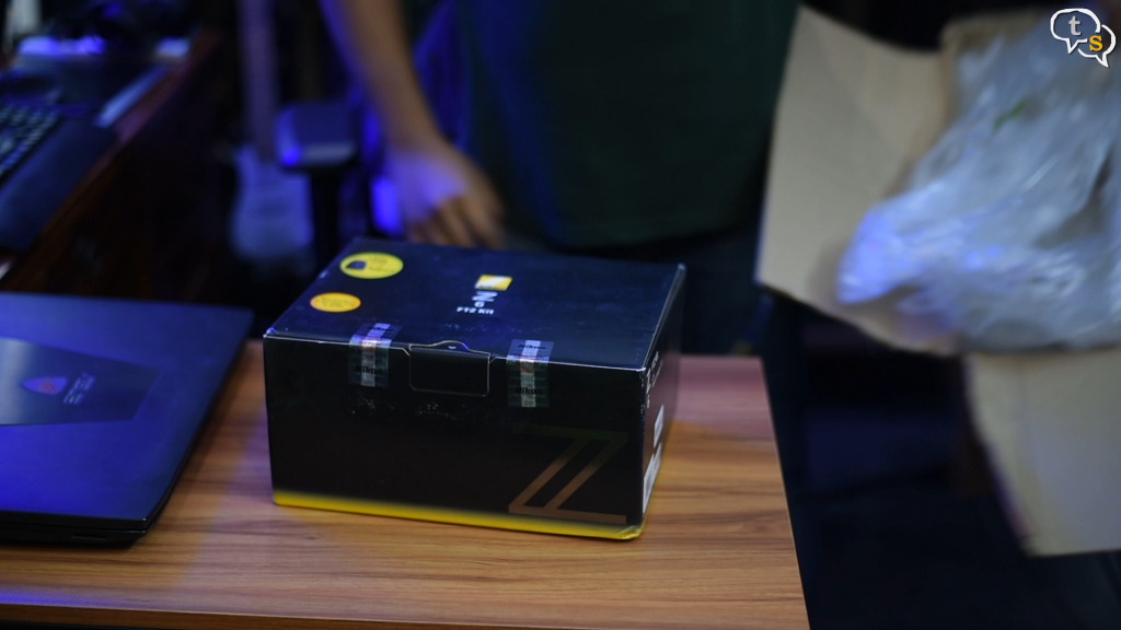 Nikon Z6 Unboxing, main camera box