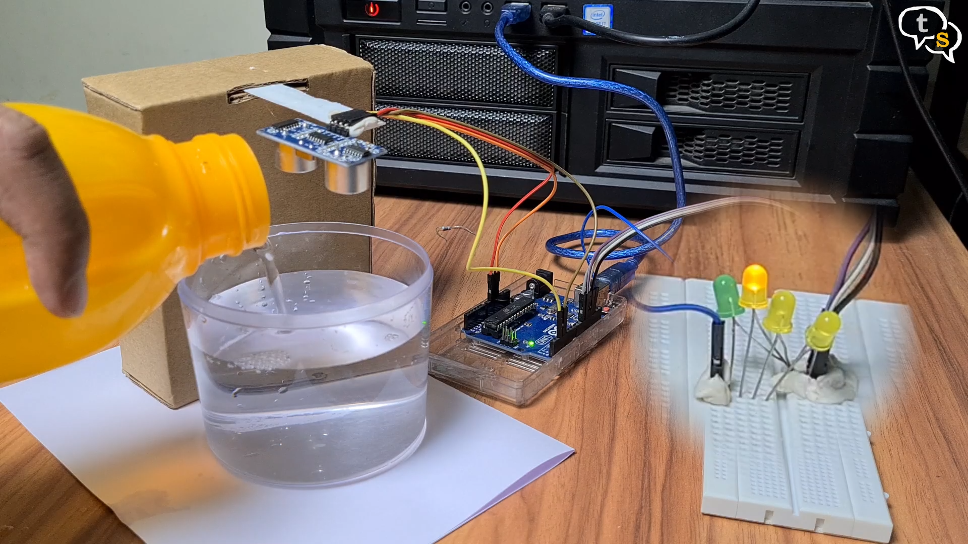 Testing if the Ultrasonic sensor is changing values with water level in a Jar