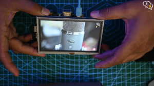 Raspberry Pi, 5 inch touchscreen display, video playback