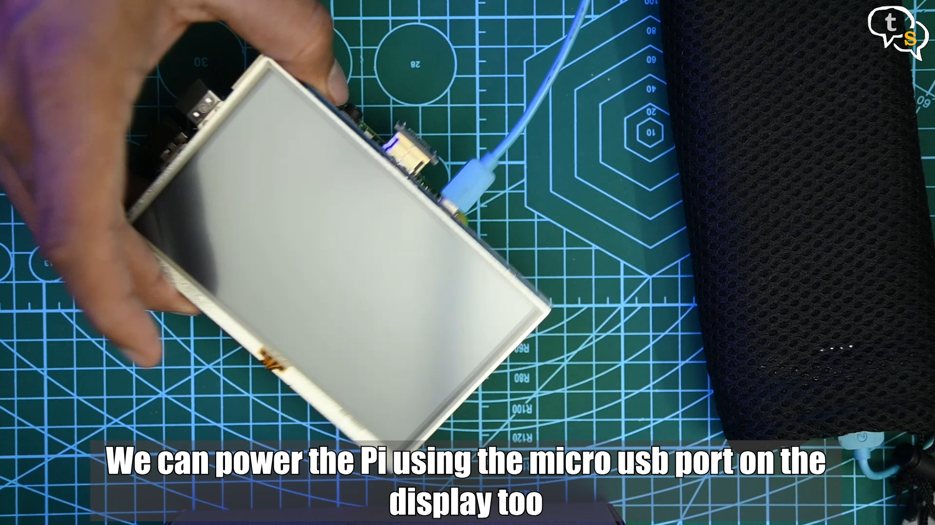 Raspberry Pi, power via 5 inch touchscreen display