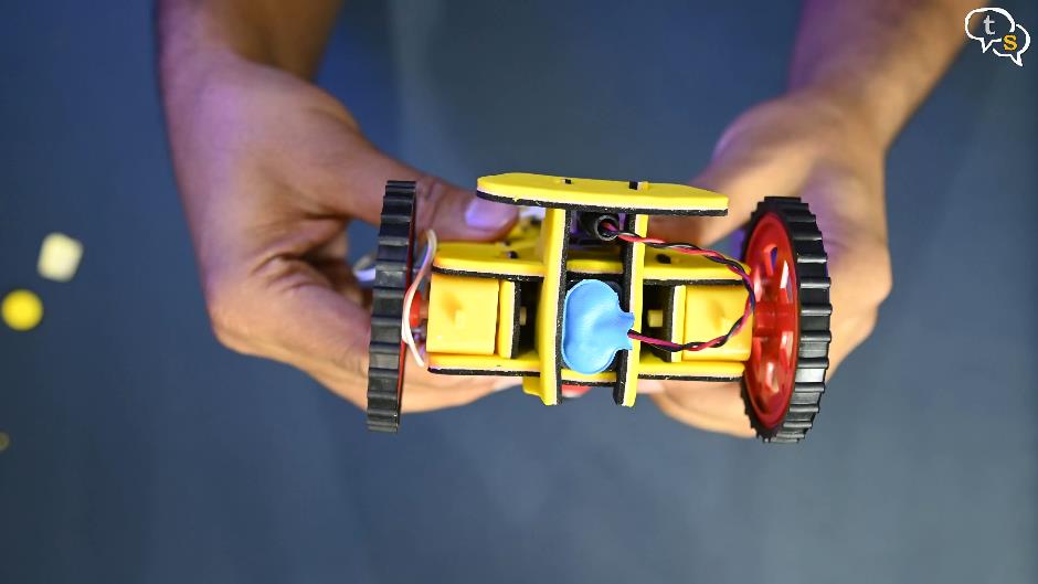 WitBlox robot car assembly