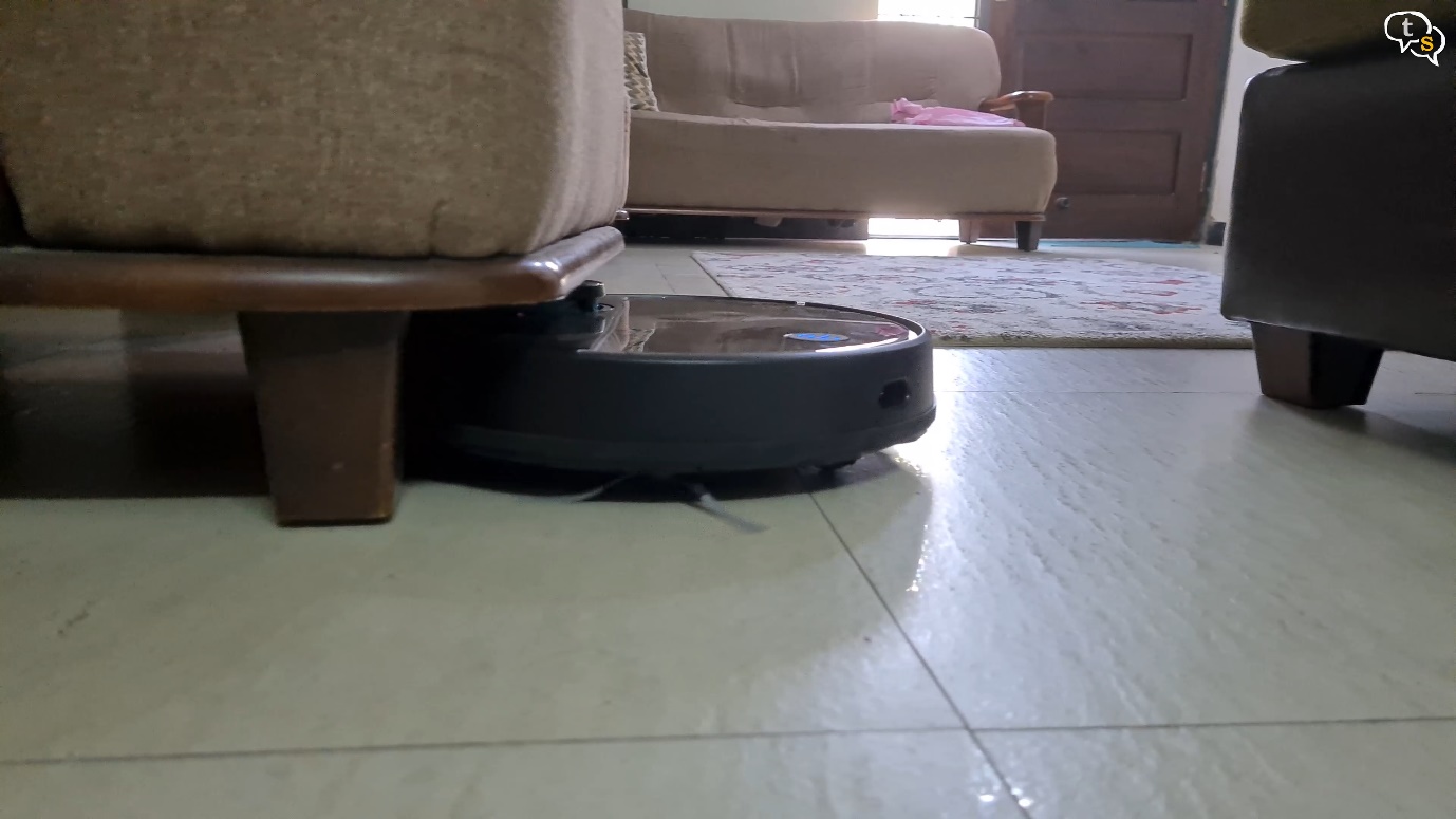 Viomi V3 Robot Vacuum Cleaner can clean under the sofa