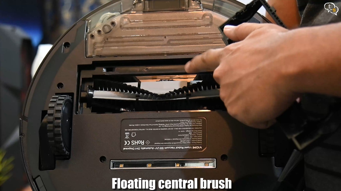 Central floating brush
