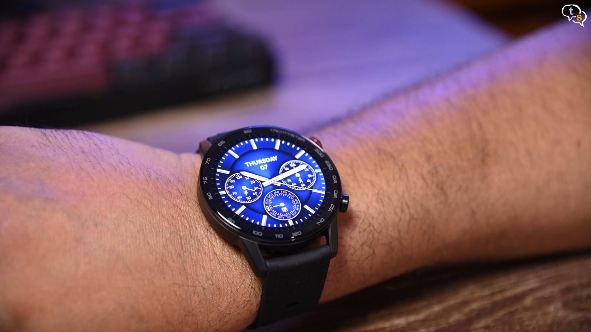 A watch on a person's wrist Description automatically generated