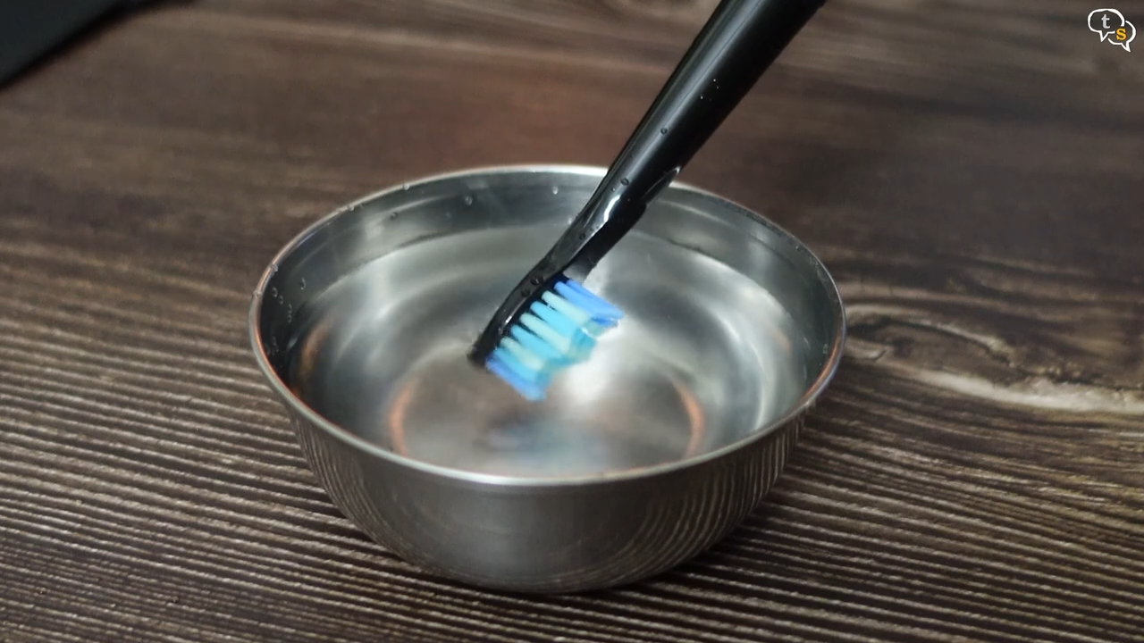 A spoon in a bowl

Description automatically generated with low confidence
