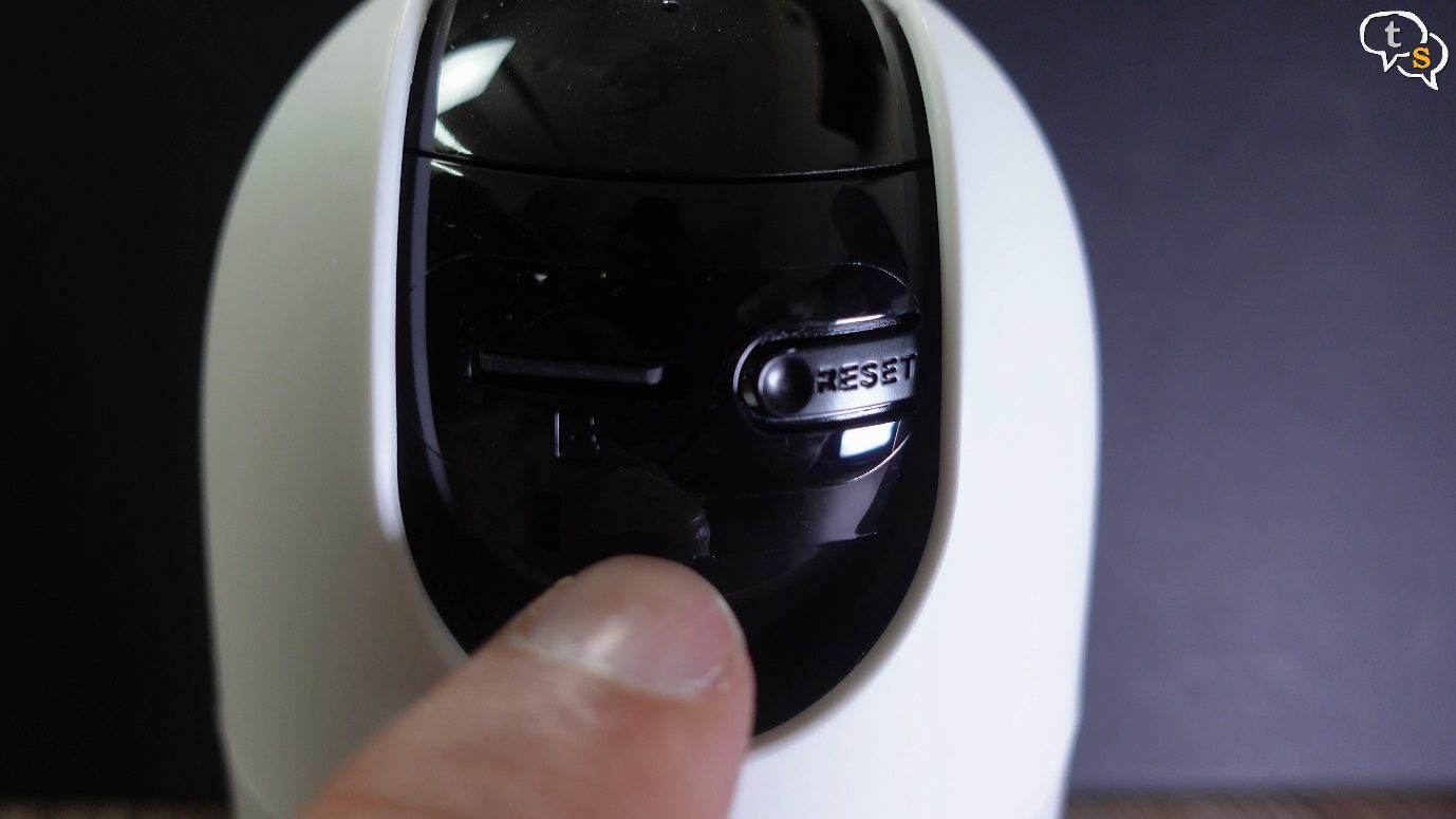 A finger pressing a button on a computer mouse Description automatically generated with medium confidence